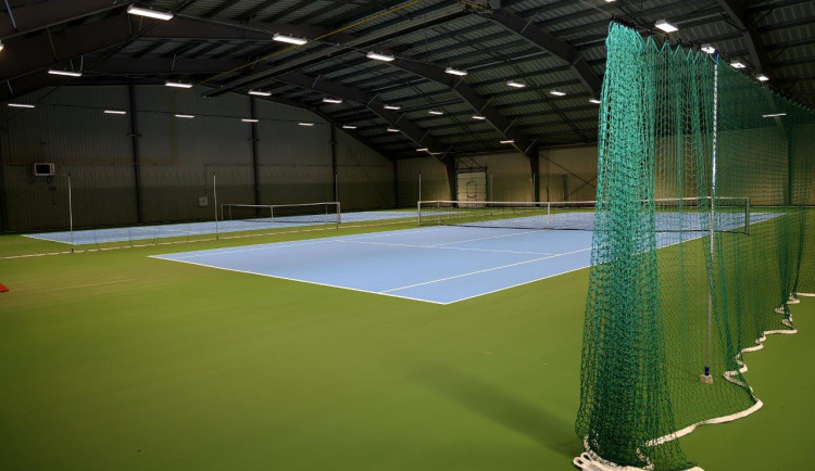 Náchod otevírá novou tenisovou halu, potěší profesionály i amatéry