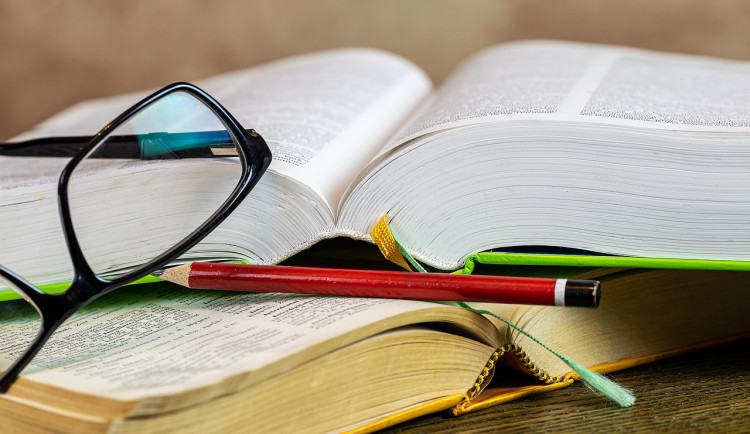 Zájemce o studium nelze odmítat na základě jejich národnosti, míní ombudsman