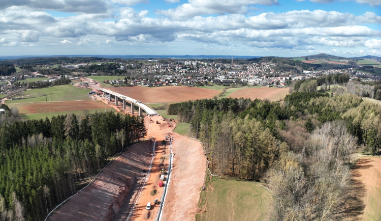 OBRAZEM: Začíná napojování obchvatu Nové Paky. Klíčová stavba pro Novopacké jde podle plánu