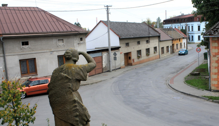 Kompenzace za D1 jdou občas pomalu, ale díky za ně, zní z Dluhonic