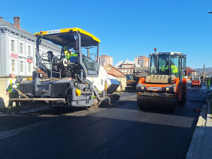 VIDEO: Kolony, zdržení, nervy. Silničáři dnes zahájili ve Šternberku opravy druhé části průtahu