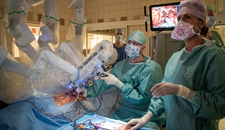 Robotický operační systém da Vinci Xi ve FN Olomouc