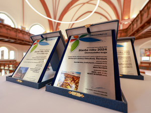 FOTOGALERIE: Stavbou roku se staly dům pod lesem nebo domov pro seniory ze Šternberka