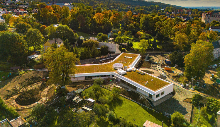 FOTOGALERIE: Stavbou roku se staly dům pod lesem nebo domov pro seniory ze Šternberku