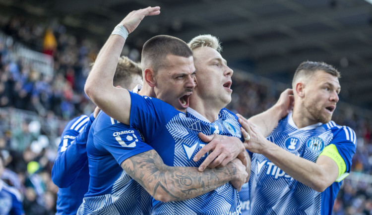 Fotbalisté Sigmy Jan Kliment, Filip Zorvan a Radim Breite slaví gól - ilustrační foto