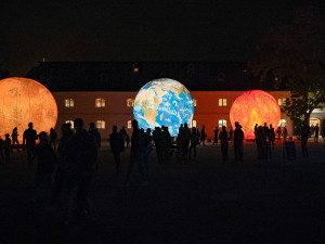 Pevnost poznání slaví deset let. Nabídne noční prohlídky, workshopy i obří modely planet