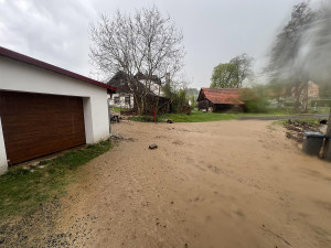 VIDEO: Kroupy a bahno splavené do domů. Silné bouřky zasáhly Hranicko