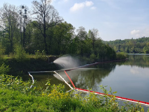 Zamoření vody u Hustopečí nad Bečvou ustupuje. Stav nebezpečí platí do konce května