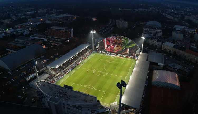 Andrův stadion v Olomouci při poslední prosincovém utkání proti Slavii Praha, na tribuně sever choreo fanoušků Slavie