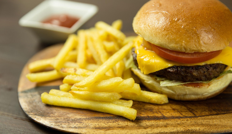 Jihočeský kraj má nejdražší obědy v Česku, ceny se ale ustálily