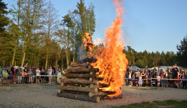 Kam dneska v kraji na čarodky? Na Stříbrňák, pod lízátka i na Biřičku