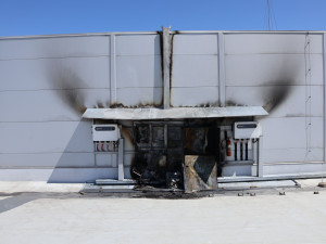 Hasiči v Olomouci likvidovali požár technologie solární elektrárny. Škoda je milion korun