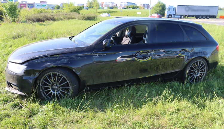 Uprostřed kruhového objezdu u Globusu nad ránem skončil opilý řidič