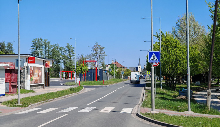 Za autobusovým nádražím v Litovli má proběhnou reklamační oprava silnice II/449