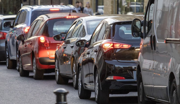 Dopravu v Trutnově čeká komplikace: Jednosměrný provoz mezi kruháči u kina a Lidlu