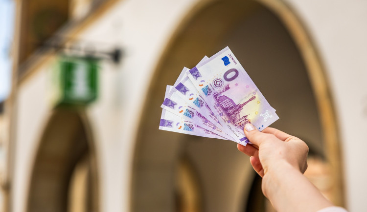 Výročí zapsání Sloupu Nejsvětější Trojice na seznam UNESCO připomene eurobankovka