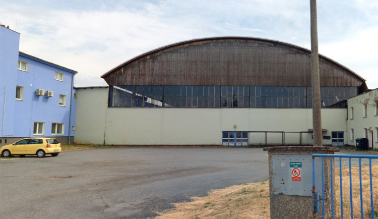 Šternberk převzal zašlý zimní stadion. Prvním krokem je odčerpání čpavku z chlazení