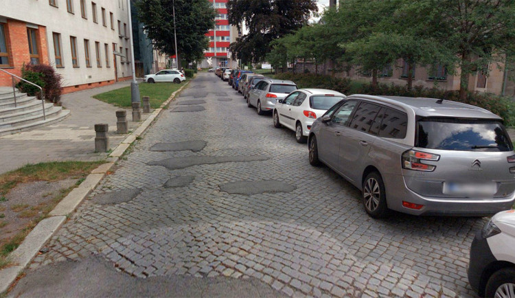 Ulice U Husova sboru v centru Olomouce projde opravou