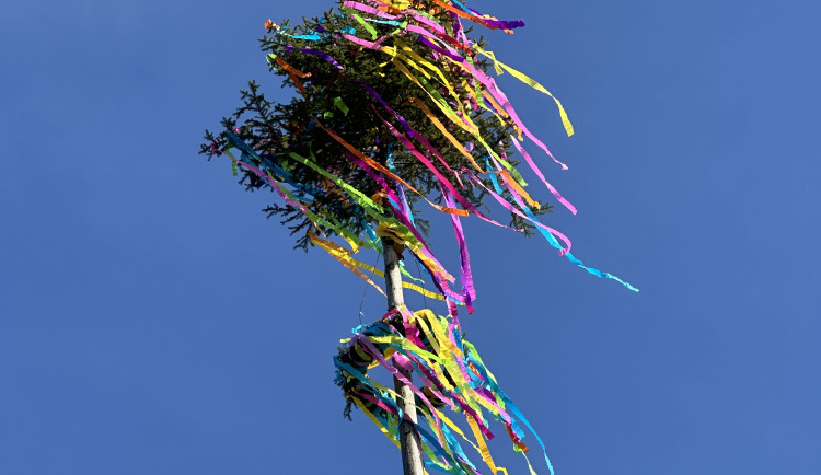 Pálení čarodějnic bylo z pohledu hasičů klidné, záchranáři měli v noci napilno