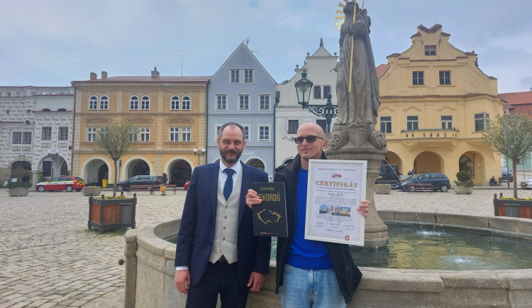 Projel republiku a navštívil 1569 kašen, netradiční koníček ho zapsal do knihy rekordů