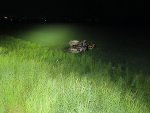 Cizinec vytáhl u Olomouce opilého mladého řidiče z hořícího auta, a zachránil mu tak život