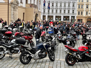 Motorkáři nechápou. Olomouc po 15 letech nepovolila tradiční zahájení sezony na náměstí
