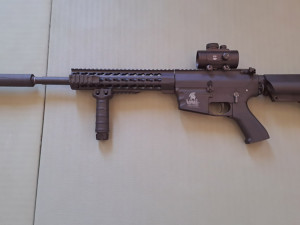 Strážníci v Prostějově zakročili proti muži s puškou. Airsoftovou zbraň měl student na poslední zvonění