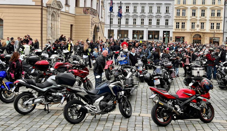 Olomouc odmítla povolit tradiční motorkářské zahájení sezony na náměstí. Po 15 letech