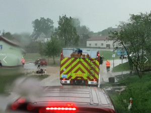 Silné bouřky na Přerovsku. V několika obcích zasahují hasiči