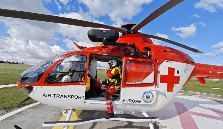 Mladík se v Bruntále zřítil ze skály, skončil v kritickém stavu v nemocnici