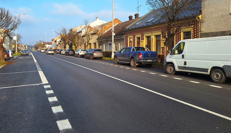 Rušná ulice v Olomouci přijde o jasany, obnovu aleje blokují inženýrské sítě