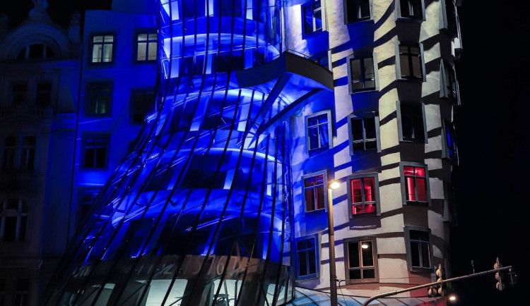 Tančící dům bude svítit modře, připomene Světový den plicní hypertenze