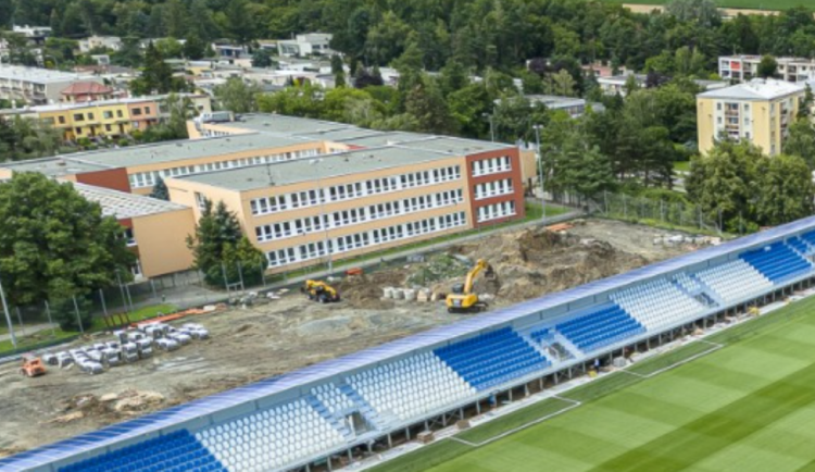 Mnohamilionová rekonstrukce fotbalového stadionu v Prostějově se protáhne, stavební firma je v insolvenci
