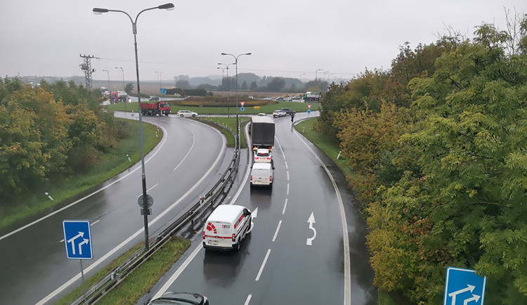 Část pozemků chybí. Páté rameno rondelu u Globusu v Olomouci má ulevit sousedním oblastem
