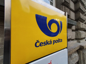 Pošťáka v Mohelnici kousl pes. Muž se lekl, zakopl a poranil si také ruku