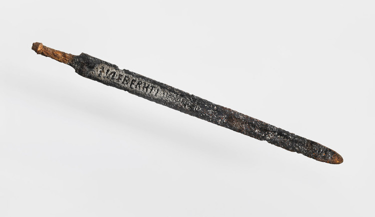 Jeden z vystavených exponátů výstavy - meč z konce 9. či počátku 10. století
