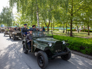 FOTOGALERIE: Vojenská kolona i bojové akce u řeky Bečvy. Přerov slavil Den vítězství
