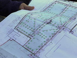 Zanedbaná plocha u Klášterního Hradiska se promění v lesopark s nábřežím