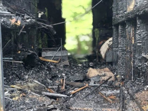 Včelín na Prostějovsku pohltily plameny. Došlo i k explozi tlakové lahve