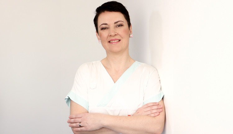 Přivedla na svět stovky dětí. Sestra pracuje ve šternberské nemocnici už dvacet let