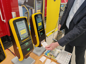 Olomoucká MHD získá do tramvají a autobusů platební terminály nejmodernější generace
