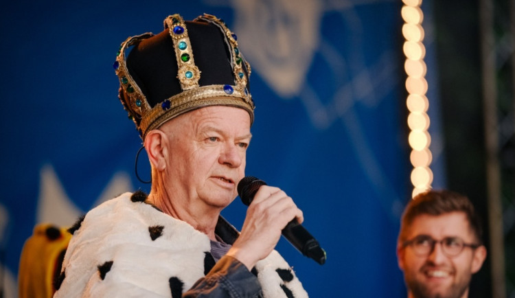 Králem letošního majálesu se stal muzikant Petr Fiala. Program pokračuje i zítra