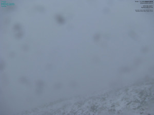 V Jeseníkách sněží, teploty mohou jít k nule. Silničáři vyzývají řidiče k opatrnosti