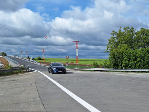 Silnice k Topolanům se otevírá. U Olomouce je hotový most nad budoucí dálnicí