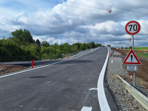 Silnice k Topolanům se otevírá. U Olomouce je hotový most nad budoucí dálnicí
