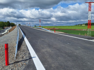 Silnice k Topolanům se otevírá. U Olomouce je hotový most nad budoucí dálnicí