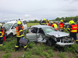 Těžká nehoda u Štěpánova: při střetu dvou aut se zranilo pět dětí a dva dospělí