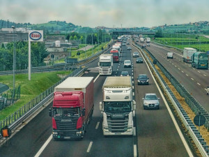 Dálniční známka skoro za 40 tisíc. Žena z Jesenicka naletěla falešným prodejcům