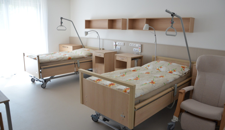 FOTO: Moravské Budějovice mají nový dům pro seniory. Má pět pater a 84 lůžek