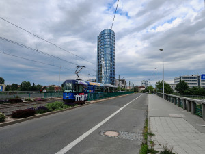 Opravy na mostu i v rušné křižovatce. V Olomouci začne výluka tramvají na třídě Kosmonautů